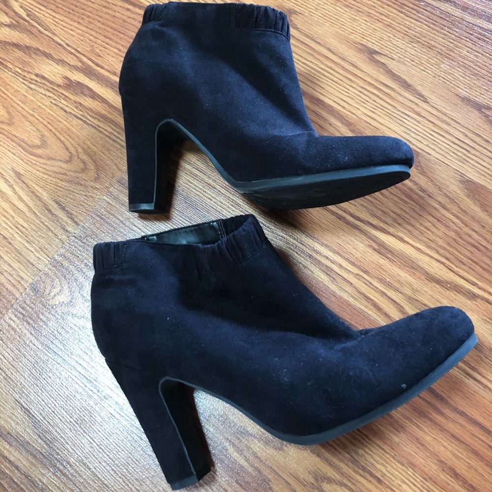 SAM & LIBBY Black Elastic PullOn Faux Suede Ankle Boots Size 9